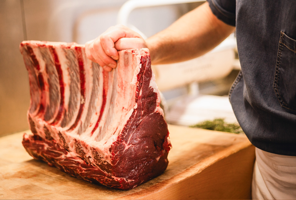 Boucherie La Belle Rouge Périgné (79) - Sélection rigoureuse de matières premières - Race pathenaise, Agneaux Poitou-Charentes - Porcs Bleu Blanc Coeur